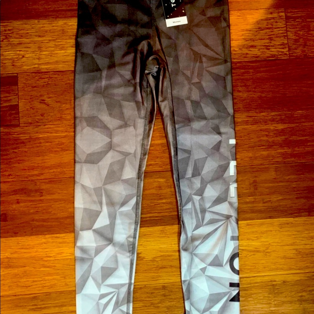 Peloton Terez geometric leggings size M